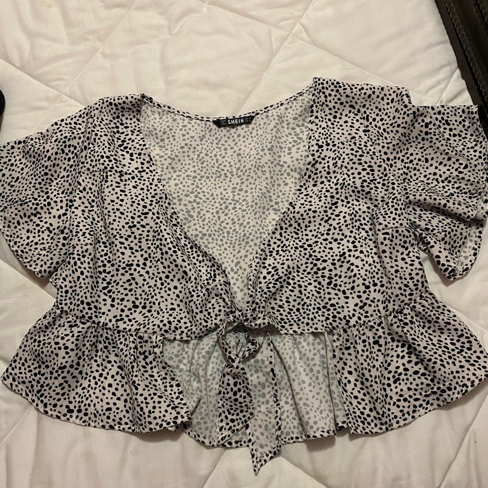 White and black polka dot short top